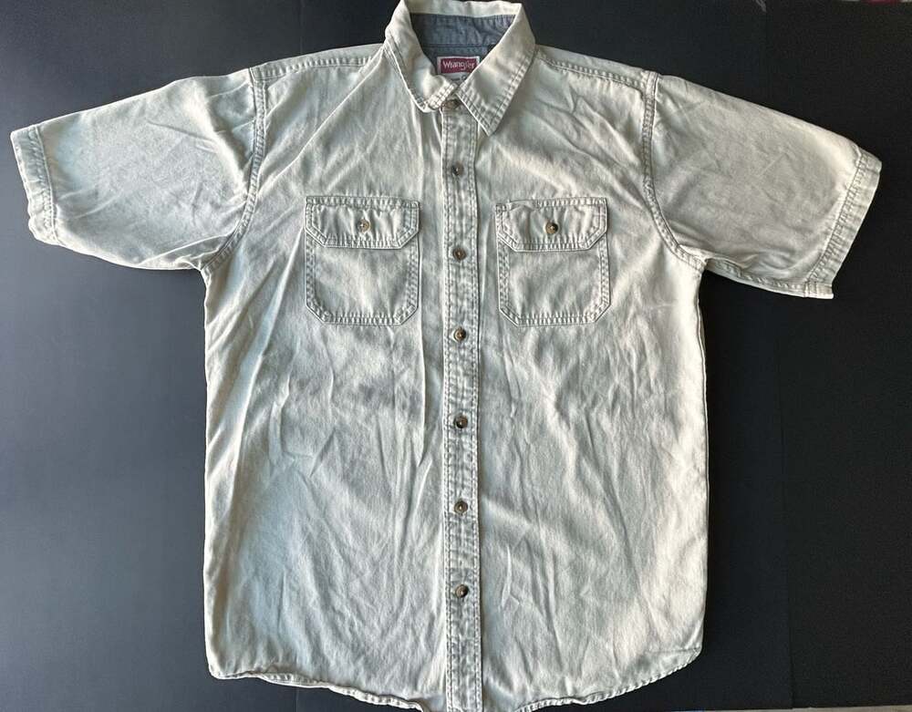 Wrangler Short Sleeve Button Down Shirt Size Small cream
